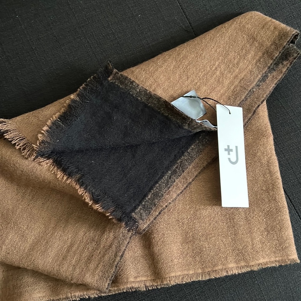 Uniqlo cashmere scarf